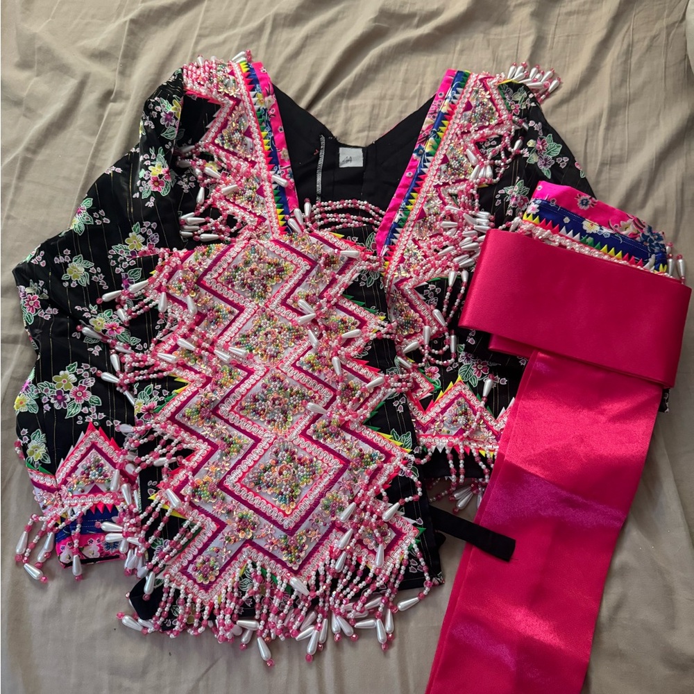 Hmong clothes